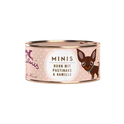 Boîte de pâtée pour chien, texte visible : MINIS HUHN MIT PASTINAKE & KAMILLE. Illustration d’un petit chien marron à collier bleu sur l’étiquette.