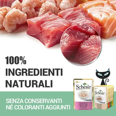 100% ingredienti naturali. Senza conservanti né coloranti aggiunti. Schesir. Immagine di pesce crudo e confezioni di alimento per gatti Schesir.