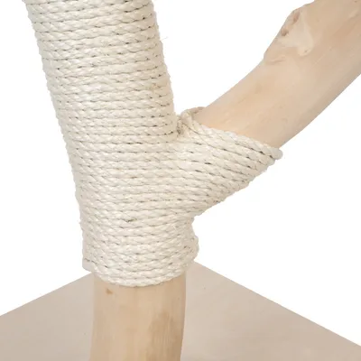 Tronco de madera envuelto con cuerda de sisal blanca, apto para rascadores o aplicaciones similares.