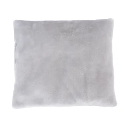 Grå fyrkantig kudde med mjuk, fluffig yta.