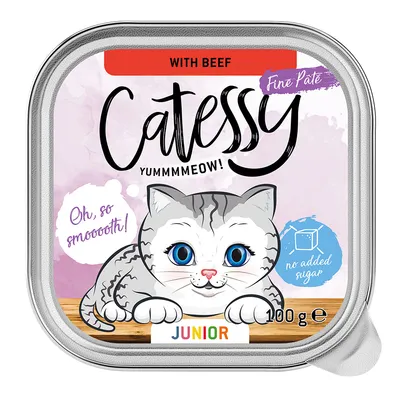 Barquette Catessy Fine Paté Junior 100 g, with beef, illustration de chaton, mentions visibles : YUMMMEOW!, Oh, so smoooth!, no added sugar.