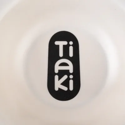 Tiaki. Brändilogo valkoisella taustalla.
