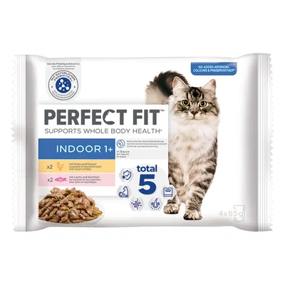 Perfect Fit Indoor 1+ alimento para gatos, 4x85g, con pollo y guisantes y salmón y zanahorias en salsa. Ayuda a controlar las bolas de pelo. Sin colorantes ni conservantes artificiales.