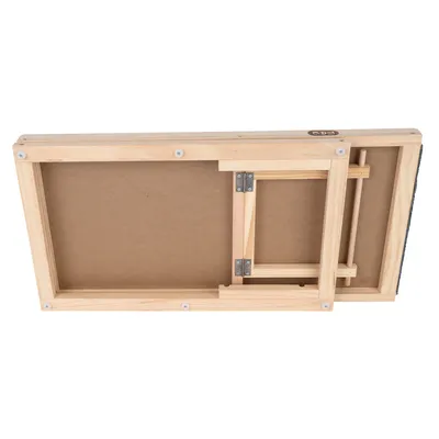 Houten frame met scharnieren en stevige constructie, geschikt voor het opbouwen of monteren van meubels of accessoires.