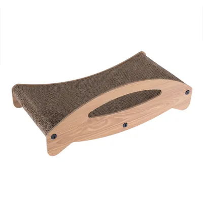 Grebalica od drva s zakrivljenom površinom i kartonskim materijalom za grebanje, pogodna za korištenje od strane kućnih ljubimaca.