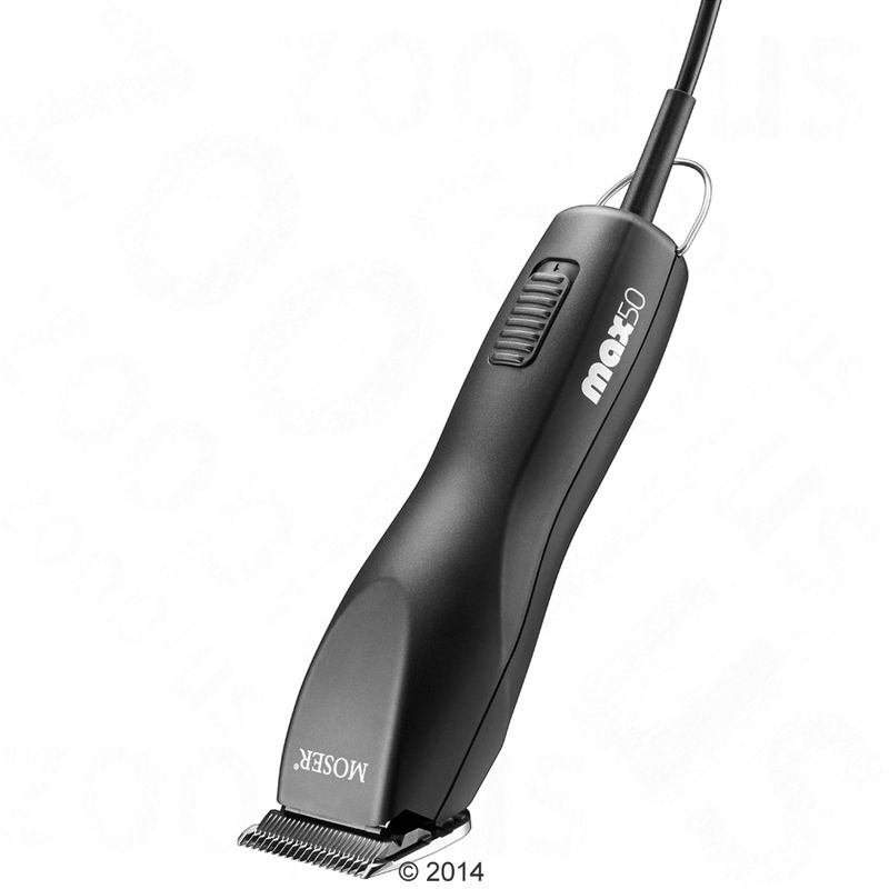 Электрическая машинка для стрижки MOSER max50, черный корпус, видна надпись MOSER и max50 на корпусе, сетевой шнур подключён.