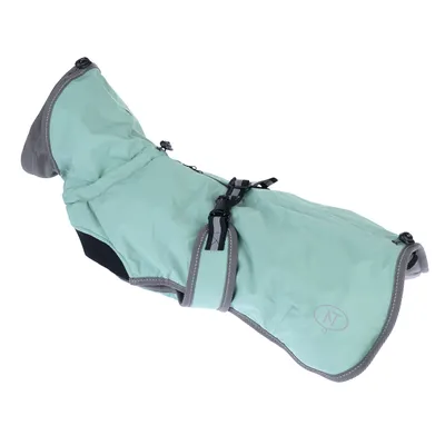 Manteau pour chien vert clair avec bordures grises, fermeture à boucle noire et logo 'NT' visible sur le côté. Matière textile.