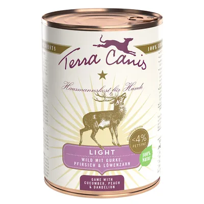 Terra Canis Light, wild avec concombre, pêche et pissenlit. Texte en allemand : 'Hausmannskost für Hunde', '<4% Fett/Fat', '100% Natur'. Étiquette violette et dorée.