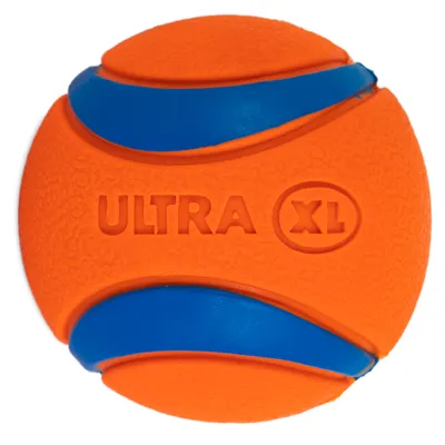 Oranje bal met blauwe strepen, zichtbaar reliëf en de tekst 'ULTRA XL' op het oppervlak.