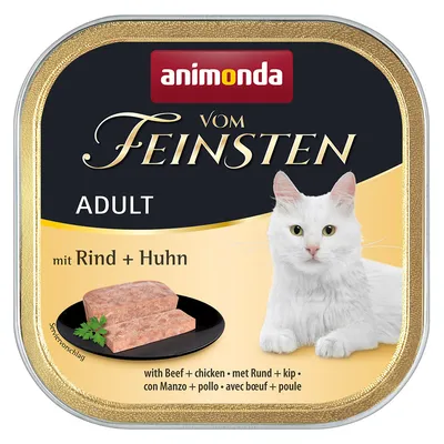 animonda Vom Feinsten Adult mit Rind + Huhn, puszka z białym kotem i kawałkiem karmy na talerzu. Tekst: with Beef + chicken, met Rund + kip, con Manzo + pollo, avec bœuf + poule.