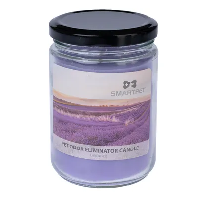 Smartpet Pet Odor Eliminator Candle s vůní levandule, fialová svíčka ve skle s černým víčkem.