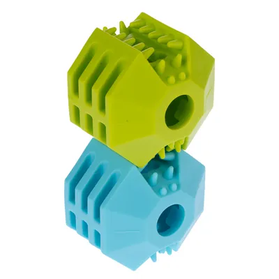 Due cubi da gioco in plastica, verde e blu, con punte e aperture per gioco interattivo.