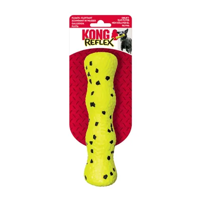 Jouet pour chien KONG Reflex, jaune à taches noires, emballage mentionnant 'flottant' en plusieurs langues et photo d’un chien en haut à droite.