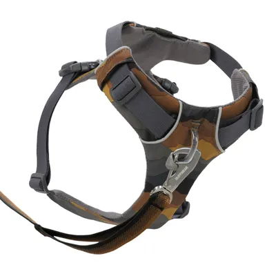 Ruffwear Hundegeschirr in Camouflage-Design mit verstellbaren Gurten und Metallring für Leinenbefestigung.