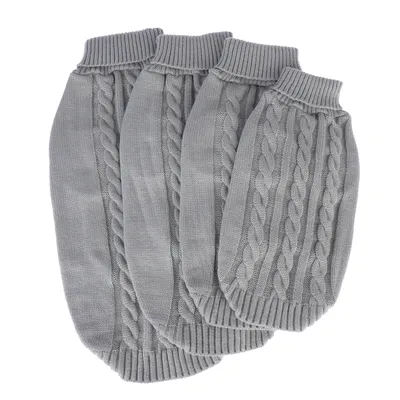 Quatre pulls gris en maille torsadée pour animaux, présentés côte à côte, tailles différentes visibles. Matière : tissu tricoté.