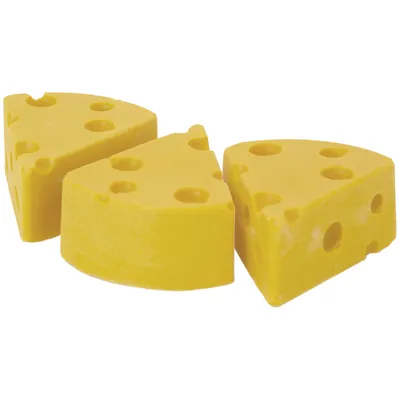 Drei gelbe Spielzeuge in Form von Käse-Stücken mit Löchern, geeignet für Haustiere.