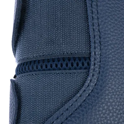 Nahaufnahme eines blauen Materials mit Textil- und Netzstruktur, geeignet für Produktbeschreibung oder Materialdetails.