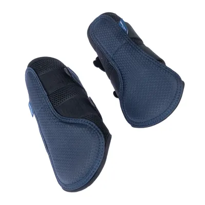 Paire de protections pour pattes d’animal, surface extérieure en tissu maillé noir et bleu avec renforts texturés, deux fermetures à scratch visibles sur chaque protection.