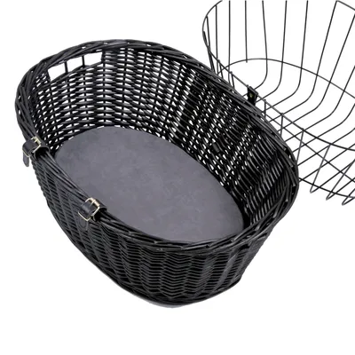 Svart korg av flätat material med avtagbart metallgaller och vadderad bottenmatta.