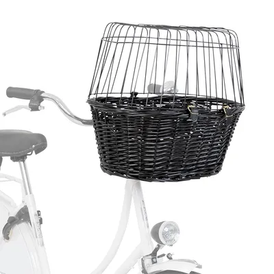 Svart cykelkorg av flätat material med metallgallerlock, monterad på styret på en vit cykel.