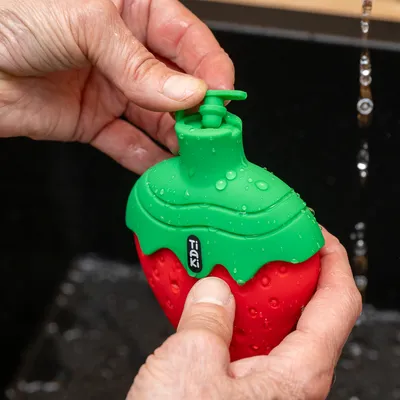 TIAKI Welpenspielzeug Erdbeere