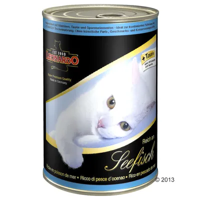 Blik Leonardo Cat Food, Super Premium Quality, Made in Germany, rijk aan zeefisch, met afbeelding van witte kat. Bevat zichtbaar het woord 'Taurin'.
