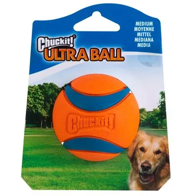 Chuckit! Ultra Ball, maat medium, oranje met blauwe strepen, in verpakking met afbeelding van hond en grasveld. Tekst: Chuckit! ULTRA BALL, medium, moyenne, mittel, mediana, media.