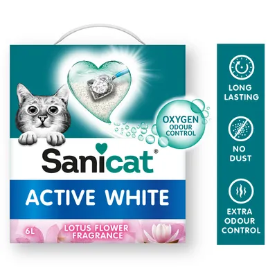Sanicat Active White, 6L, Lotus Flower Fragrance. Oxygen Odour Control. Long lasting, no dust, extra odour control (textes en anglais visibles sur l’emballage).