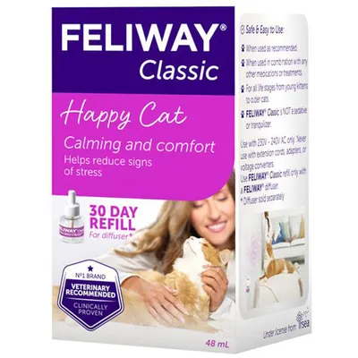 FELIWAY Classic 30 DAY REFILL, Happy Cat, Calming and comfort, Helps reduce signs of stress, VETERINARY RECOMMENDED, CLINICALLY PROVEN, 48 mL. Kuvassa kissa sylissä.
