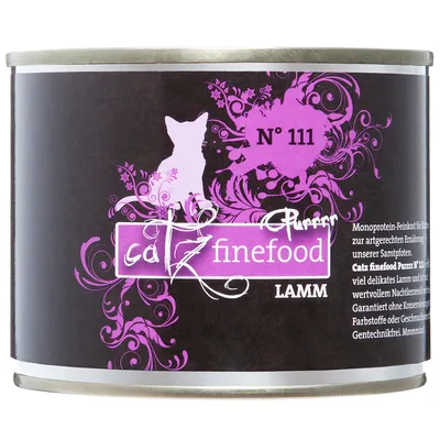 Embalagem de comida húmida para gatos catz finefood Purrrr N° 111 Lamm. Texto em alemão visível no rótulo.
