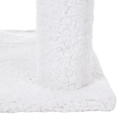 Detailaufnahme eines weissen, flauschigen Stoffmaterials auf einer quadratischen Basis und einem vertikalen Element.