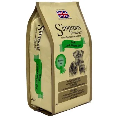 Simpsons Premium Adult Lamb & Brown Rice, alimento secco ipoallergenico per cani, 20 kg. Bandiera britannica visibile sulla confezione.