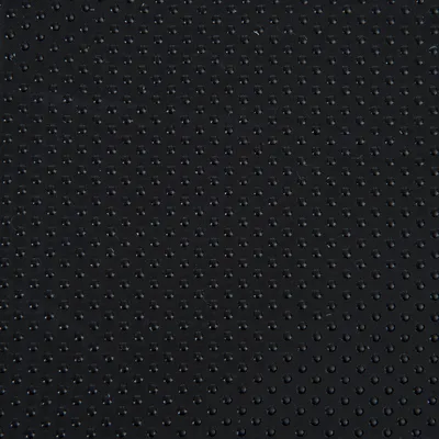 Czarna powierzchnia z widoczną strukturą drobnych, regularnych wypustek; materiał przypominający tkaninę z gumowymi punktami.