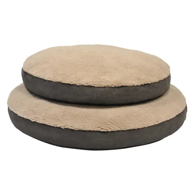 Zwei runde, beige-graue Kissen mit weicher Oberfläche und dunklem Rand, übereinander gestapelt. Material: Stoff und Plüsch sichtbar.