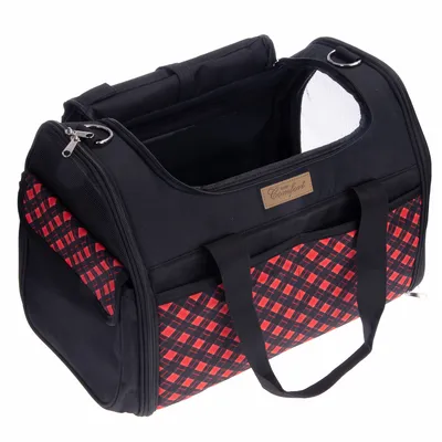 Sac de transport noir et rouge à motif carreaux, poignée en tissu, poche latérale zippée, fenêtre en maille, étiquette visible avec le texte Comfort sur le devant.