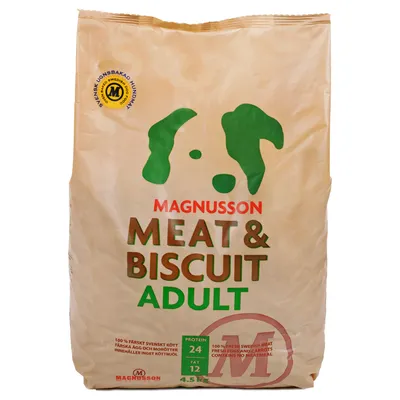 MAGNUSSON MEAT & BISCUIT ADULT hundefoder, 4,5 kg. Protein 24 %, fedt 12 %. 100 % färskt svenskt kött, färska ägg och morötter. Indeholder intet kødmel. Svensk ugnsbakad hundmat-mærke.