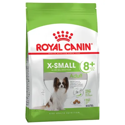 Royal Canin X-Small Adult 8+ koiranruoka, näkyvissä teksti: 'All very small dogs up to 4kg', 'Adult', '8+ years', kuva pienestä koirasta ja nappuloista.