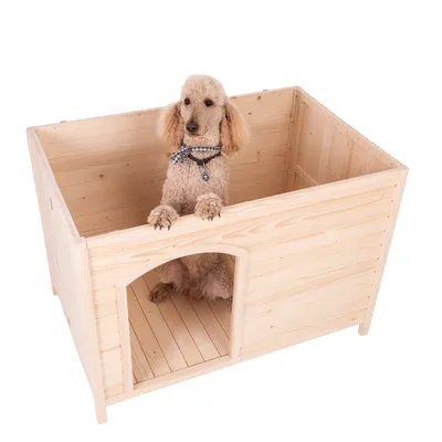 Niche en bois clair avec un grand chien à l’intérieur, debout sur ses pattes arrière. Ouverture en arche visible sur le devant de la niche.