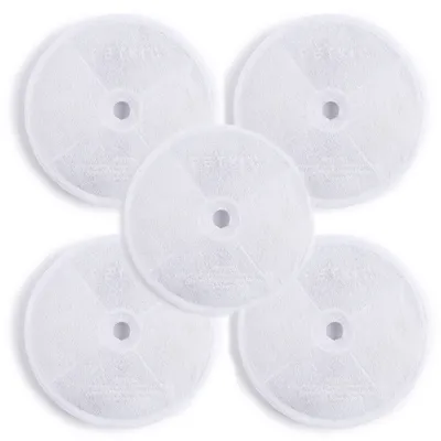 Cinco discos filtrantes circulares blancos con orificio central, marca PETKIT visible en relieve en cada uno. Material tipo fieltro. Presentados sobre fondo blanco.