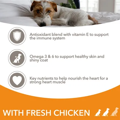 Text på engelska: Antioxidant blend with vitamin E to support the immune system, Omega 3 & 6 to support healthy skin and shiny coat, Key nutrients to help nourish the heart. With fresh chicken.