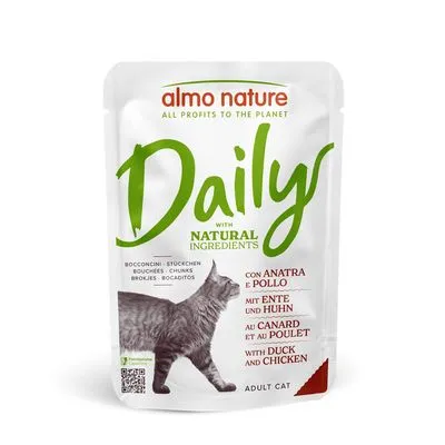 almo nature Daily met natuurlijke ingrediënten, stukjes eend en kip, voor volwassen kat. Tekst: all profits to the planet, with duck and chicken, adult cat.