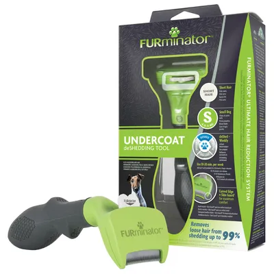 FURminator UNDERCOAT deSHEDDING TOOL til små hunde med kort pels, grøn børste og emballage. Tekst: Removes loose hair from shedding up to 99 %, Short Hair, Small Dog, S, Curved Edge + Skin Guard.