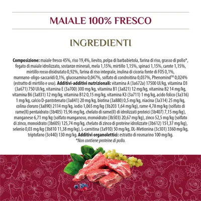 Testo visibile: MAIALE 100% FRESCO. INGREDIENTI. Composizione: maiale fresco 45 %, riso 19,4 %, lievito, polpa di barbabietola, farina di riso, grasso di pollo*, mela 1,15 %, spinaci 1,15 % ecc.