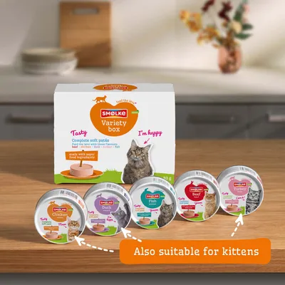 Smølke Variety box med fem sorter: Kyckling, Anka, Fisk, Nötkött, Kalkon. Obs: Även lämplig för kattungar. Smølke Variety box med fem sorter: Kyckling, Anka, Fisk, Nötkött, Kalkon. Obs: Även lämplig för kattungar.