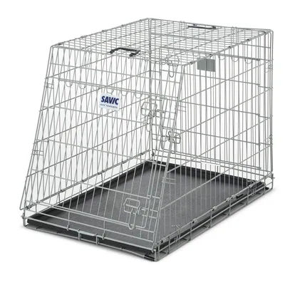 Savic Pets' Favourite -merkkinen metallinen koiranhäkki, jossa kalteva etuosa ja irrotettava pohjatarjotin. Häkissä kantokahva päällä.