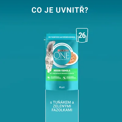 Purina ONE Indoor Formula, 85 g, s tuniakom a zelenými fazuľkami. Text v češtine: Co je uvnitř? Balenie s obrázkom mačky a krmiva. Symbol pohára s číslom 26.
