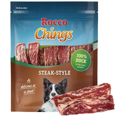 Balení Rocco Chings STEAK-STYLE, viditelné proužky masa, text 100% DUCK in the meat content, obrázek psa, nápis As delicious as a steak! Balení Rocco Chings STEAK-STYLE, viditelné proužky masa, text 100% DUCK in the meat content, obrázek psa, nápis As delicious as a steak!