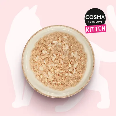 Cosma Pure Love Kitten Nassfutter in Schale, rosa Hintergrund mit Katzenumriss.