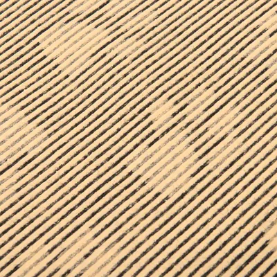 Nahaufnahme eines gestreiften Stoffmusters in Beige und Schwarz, geeignet für Produktdesign oder Materialbeschreibung.