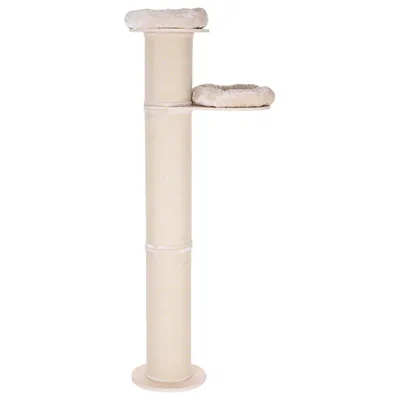 Klösträd i beige tyg med två runda liggplatser, en högst upp och en på sidan. Hög pelare med rund bas, synligt repmaterial för klösning.